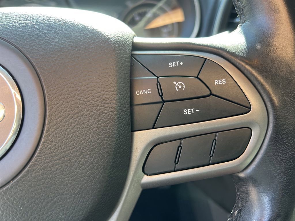 Used 2021 Jeep Cherokee Latitude Plus image 14