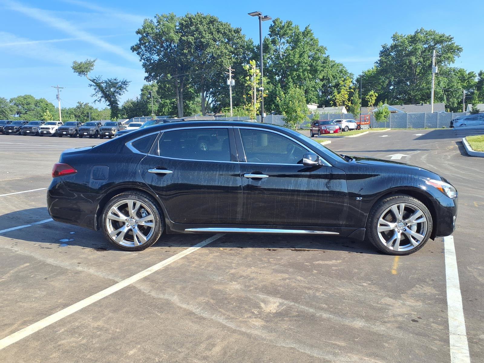 Used 2015 INFINITI Q70 L 3.7 AWD/4WD image 2