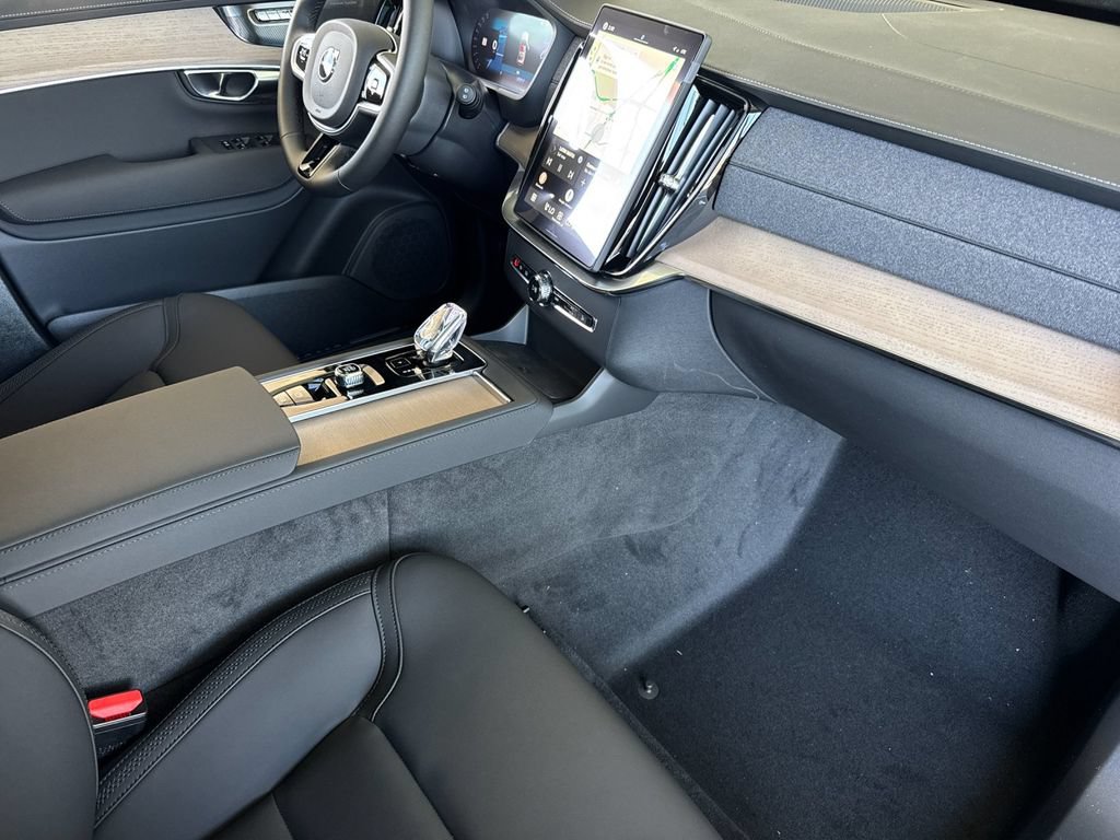 New 2026 Volvo XC90 T8 Plus AWD/4WD image 16