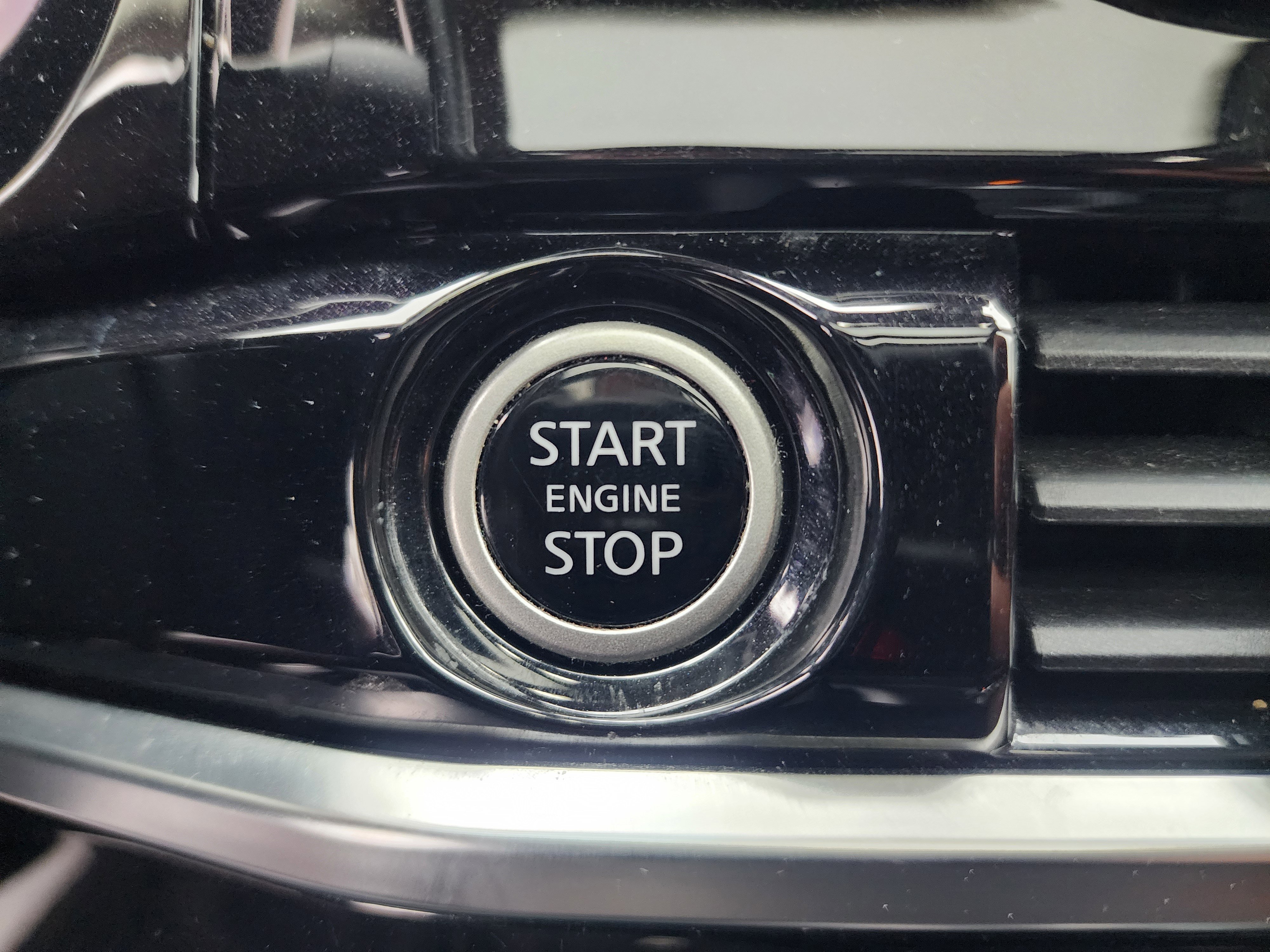 Used 2022 Nissan Pathfinder Platinum w/ Cargo Package image 32