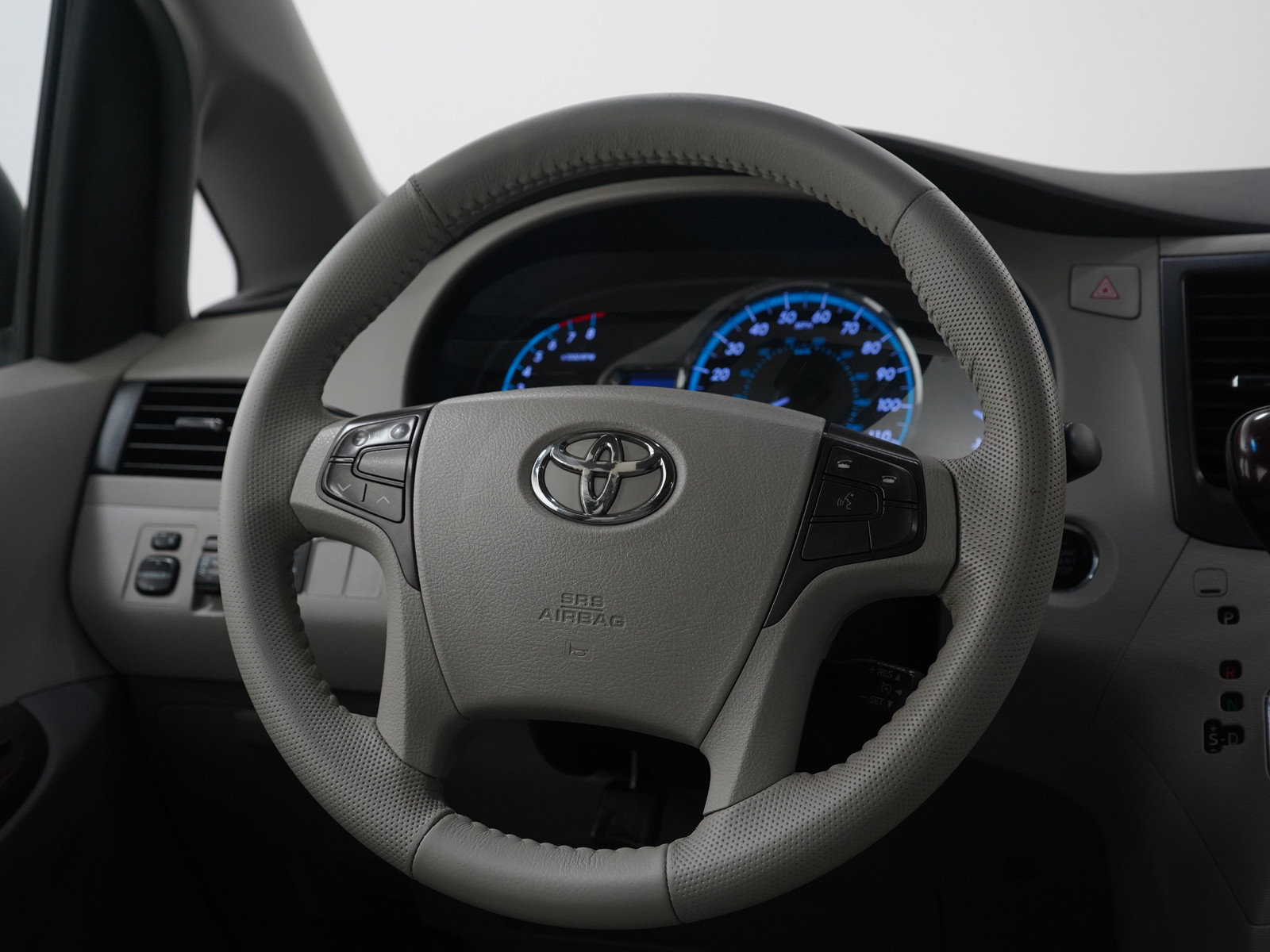 Used 2013 Toyota Sienna XLE w/ Entertainment Pkg FWD image 17