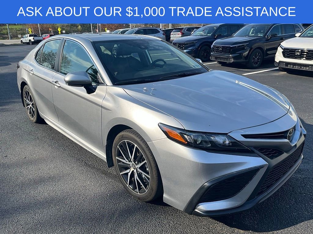 Used 2023 Toyota Camry SE w/ Cold Weather Package image 7