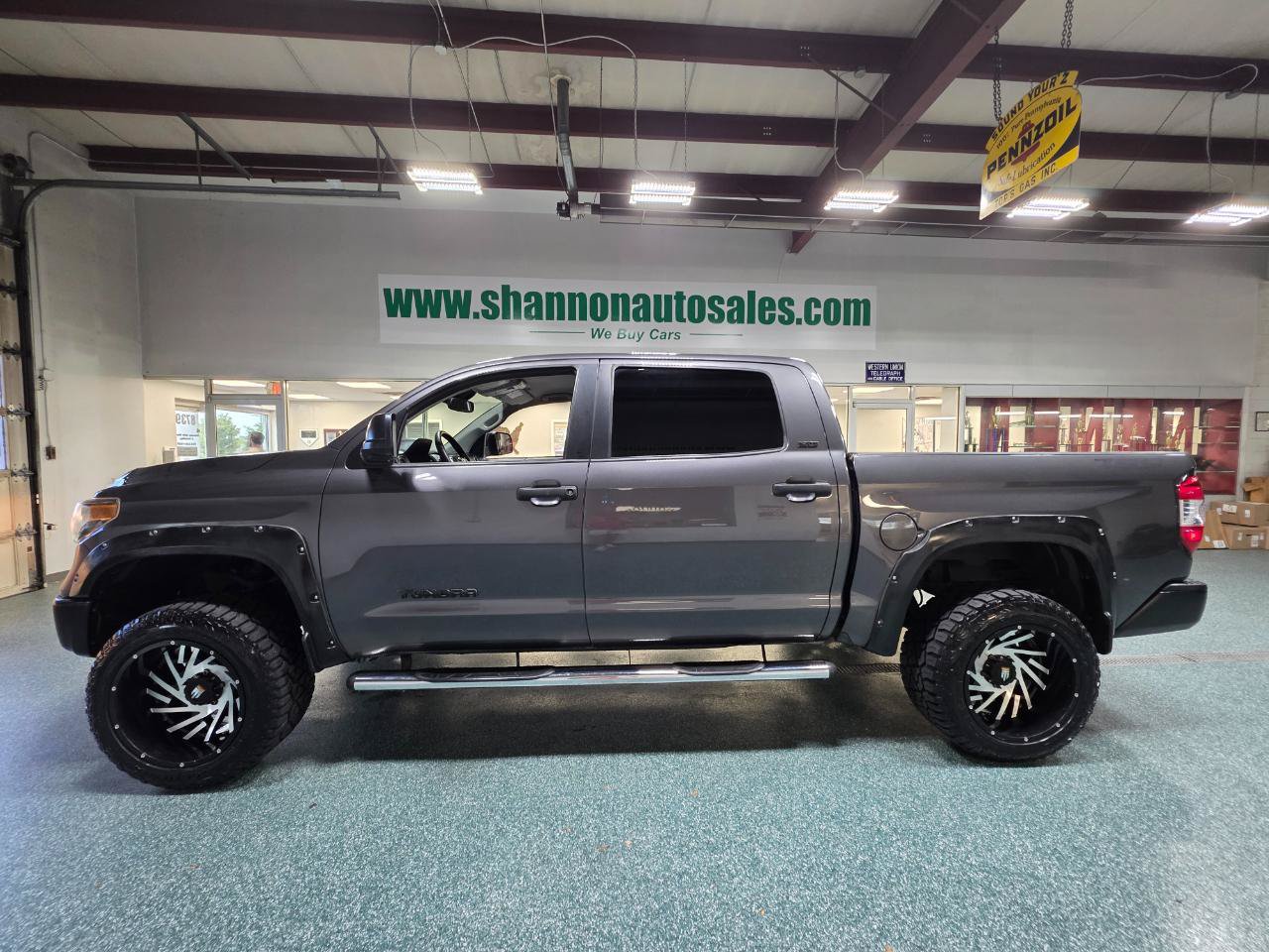Used 2018 Toyota Tundra SR5 w/ SR5 Upgrade Package RWD image 11