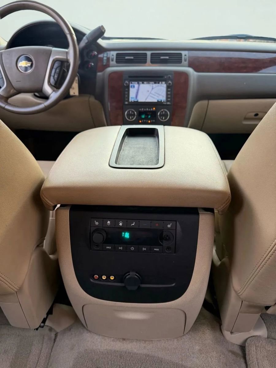 Used 2011 Chevrolet Suburban LTZ image 41