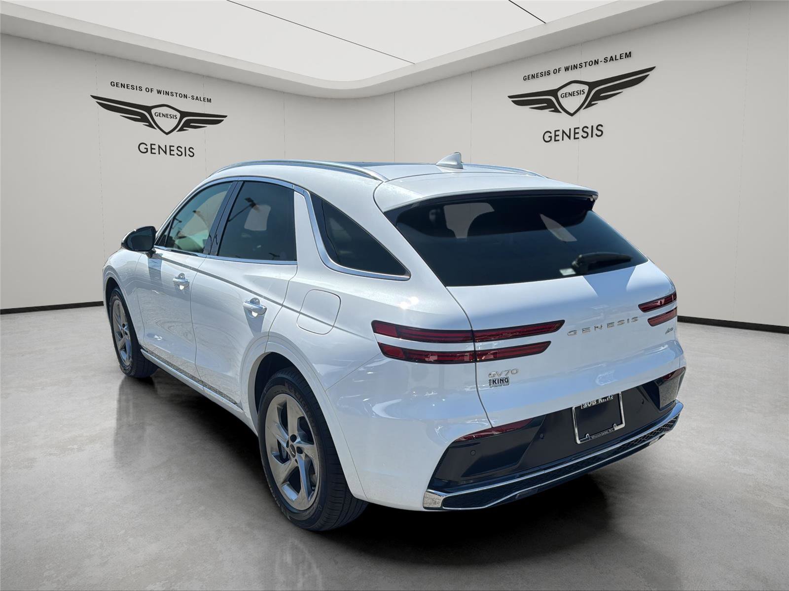 Used 2026 Genesis GV70 2.5T Select image 3