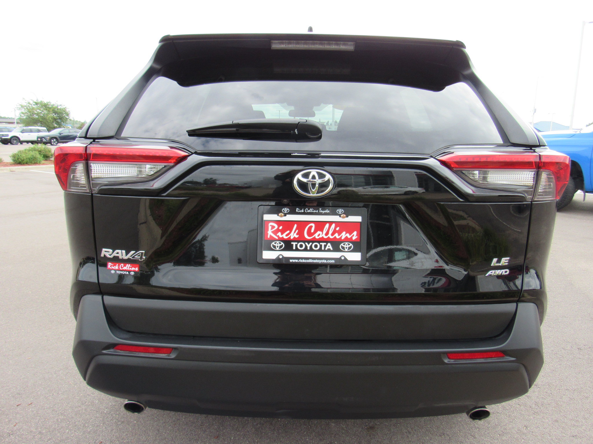 Used 2025 Toyota RAV4 LE AWD/4WD image 7