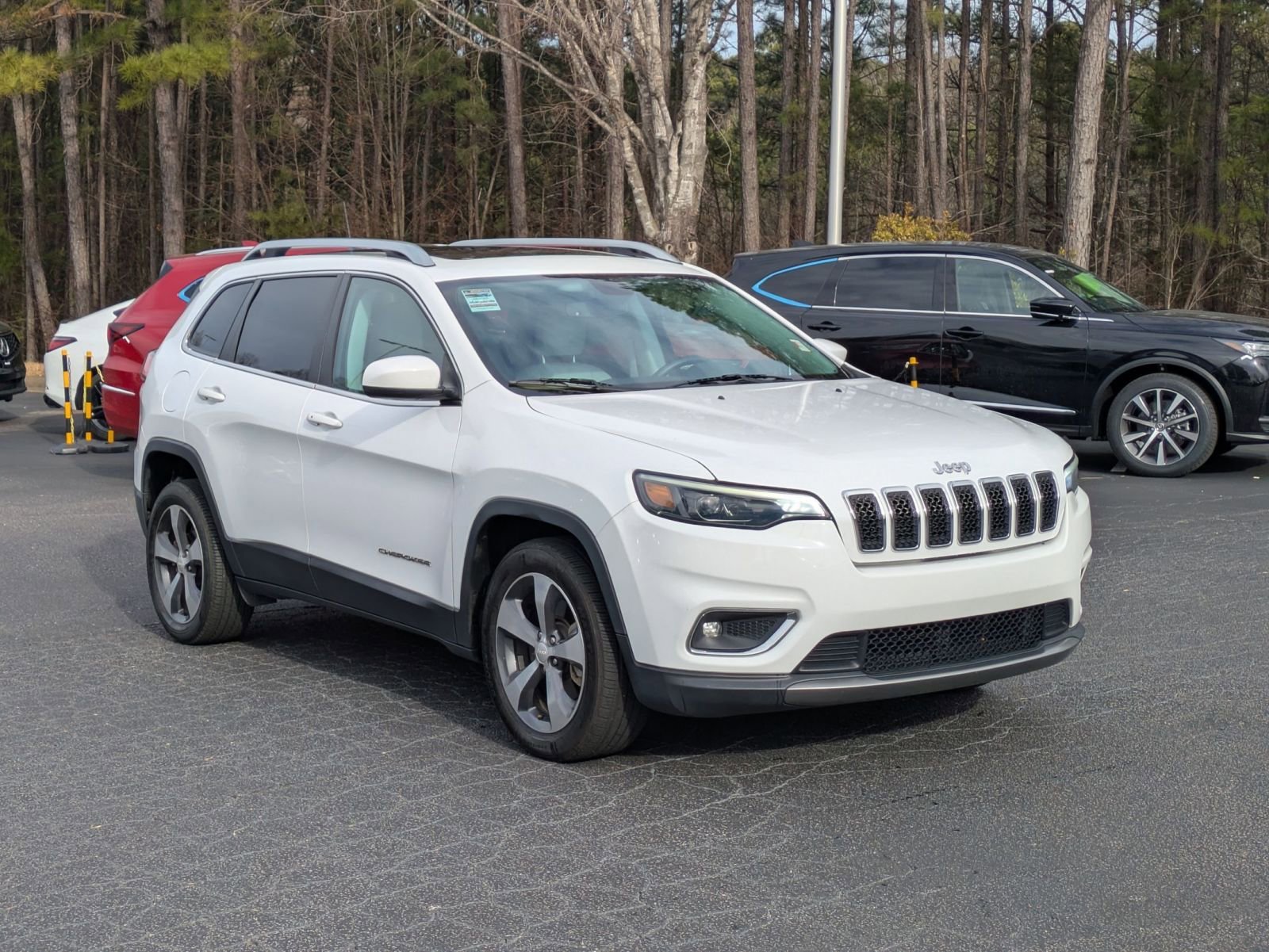 Used 2019 Jeep Cherokee Limited image 3