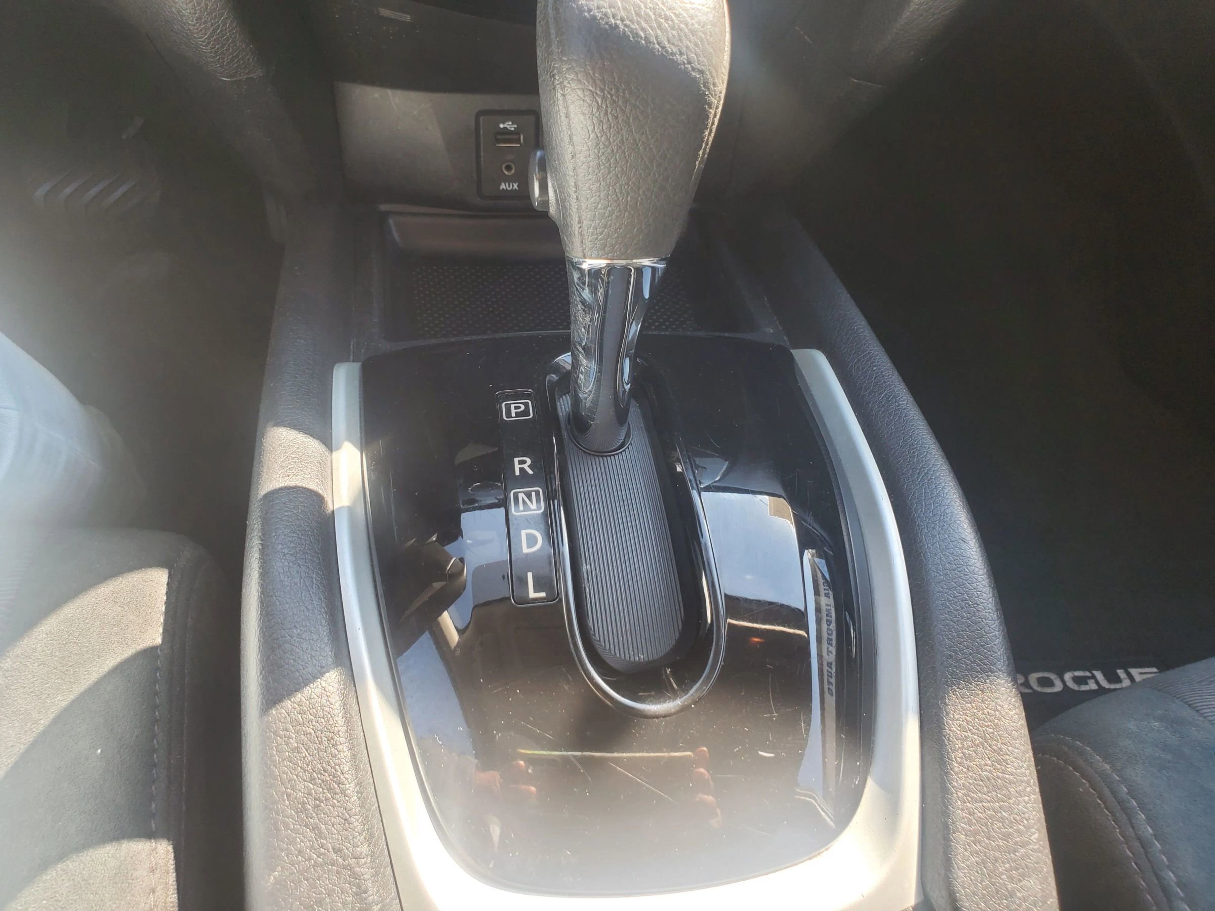 Used 2016 Nissan Rogue SV w/ SV Premium Package image 35