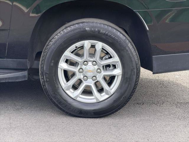 Used 2025 Chevrolet Suburban LT AWD/4WD image 10