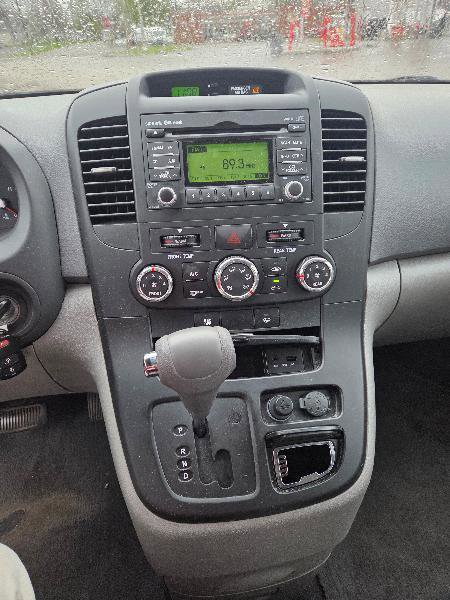 Used 2014 Kia Sedona LX image 9