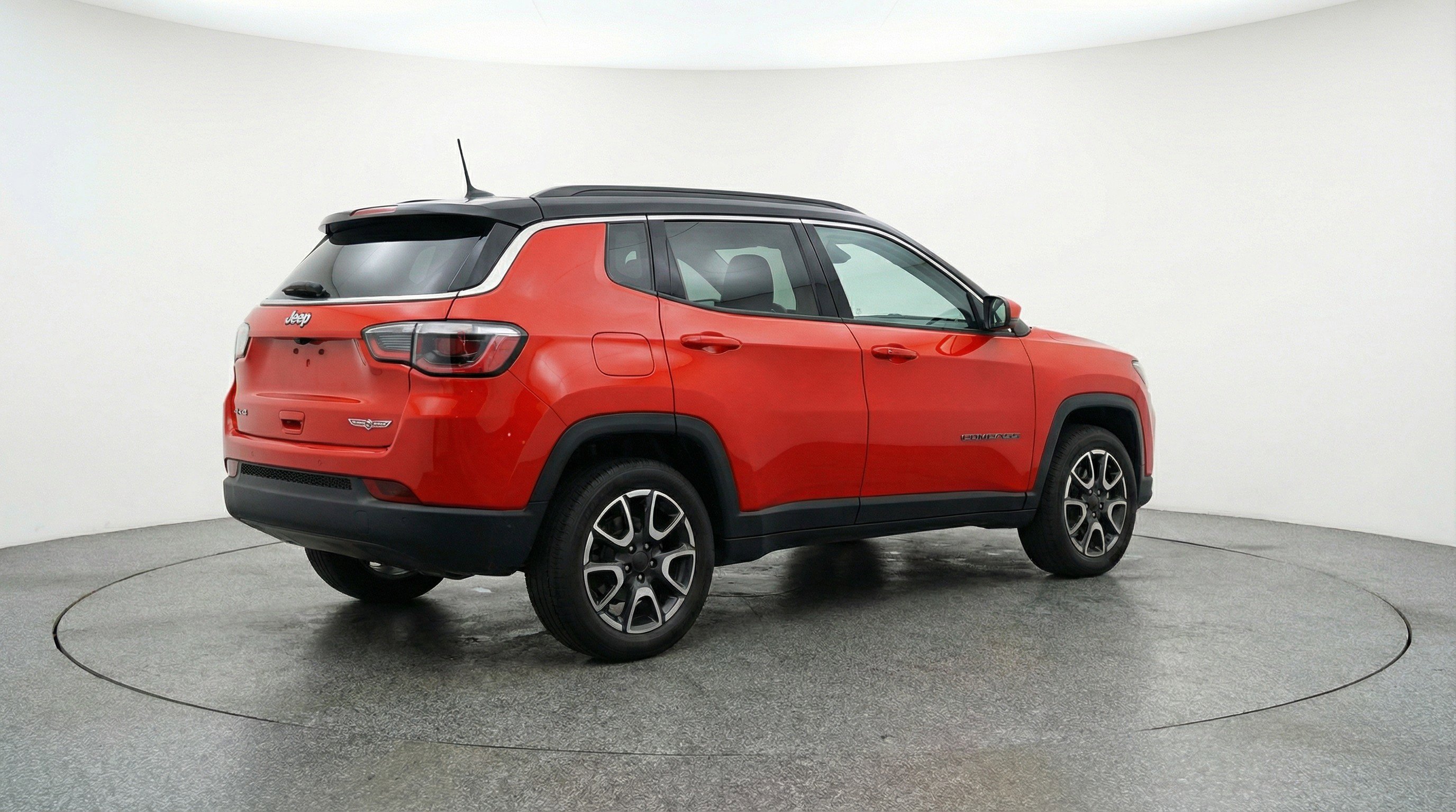 Used 2025 Jeep Compass Trailhawk image 9