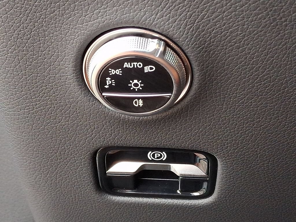 Used 2026 Mercedes-Benz GLC 300 4MATIC image 24