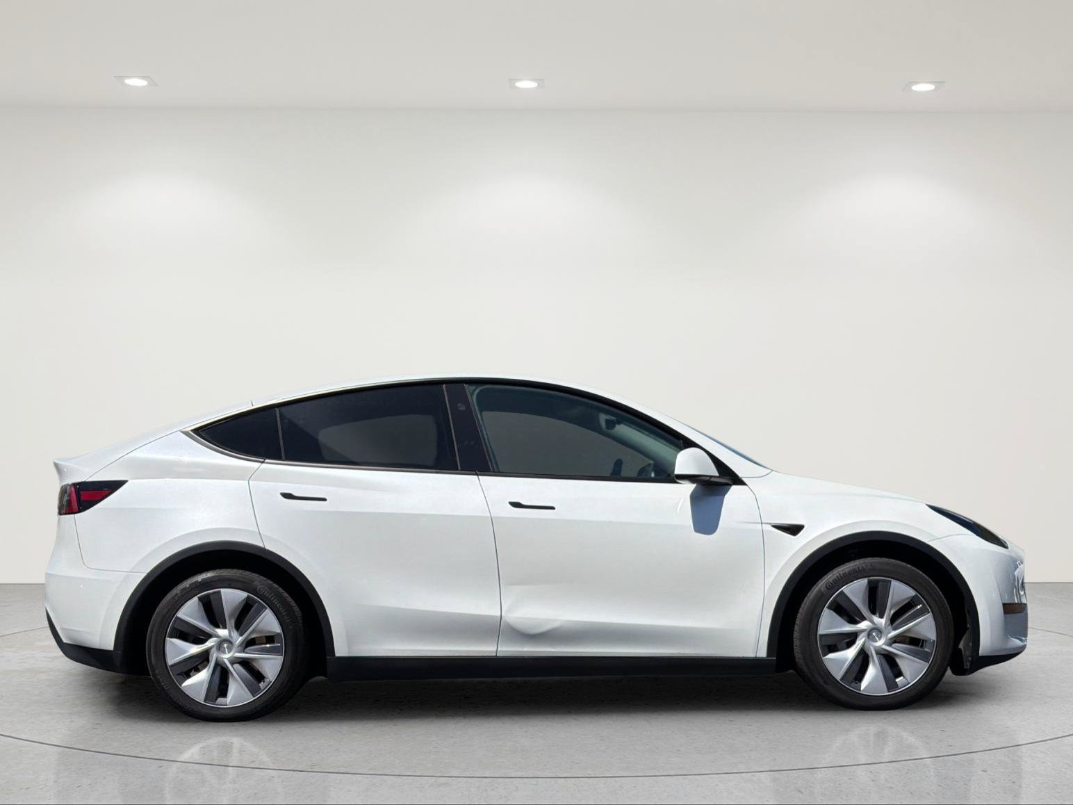 Used 2023 Tesla Model Y Long Range AWD/4WD image 6