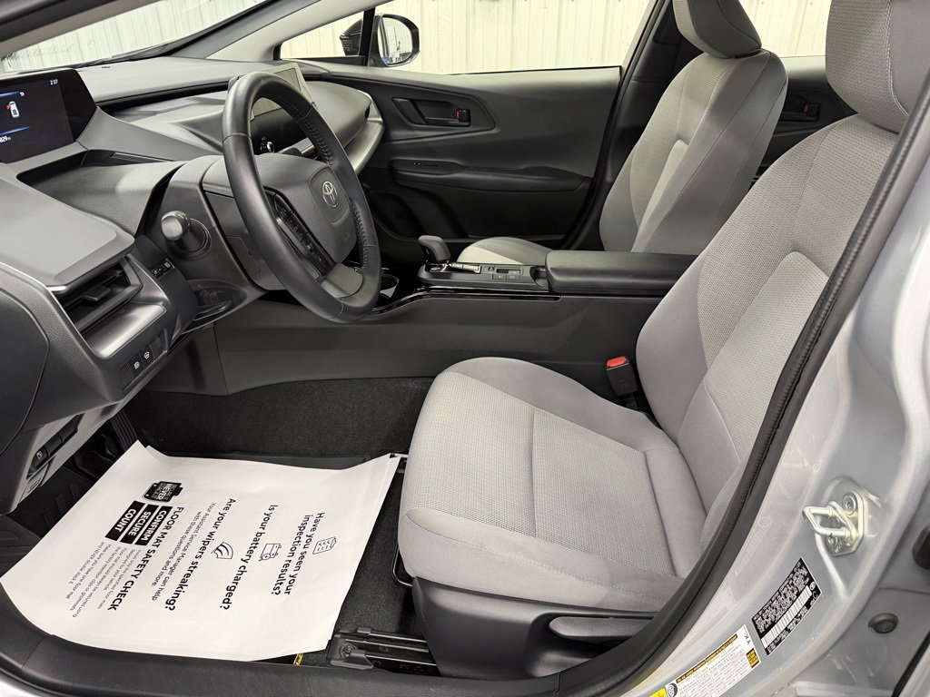 Used 2023 Toyota Prius LE image 11