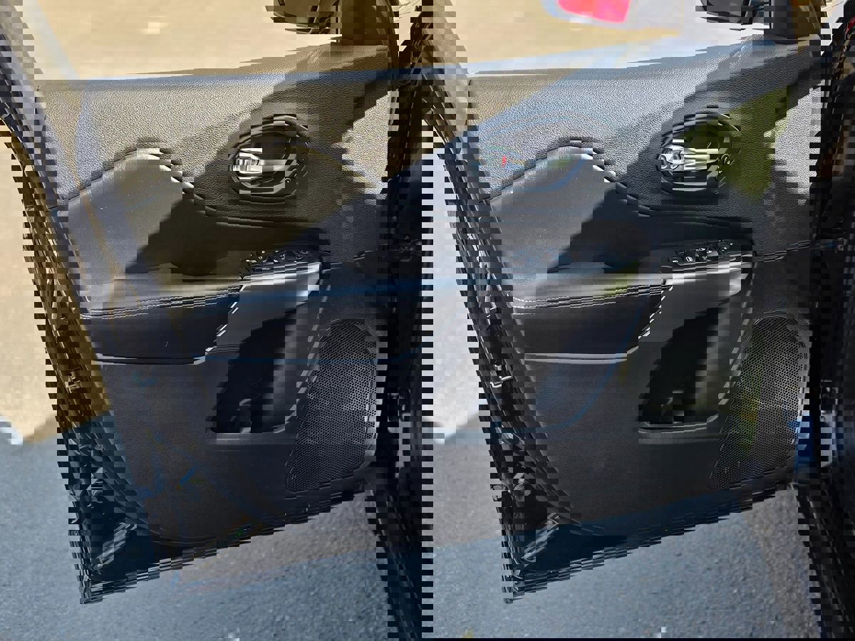 Used 2019 Jeep Cherokee Limited image 23