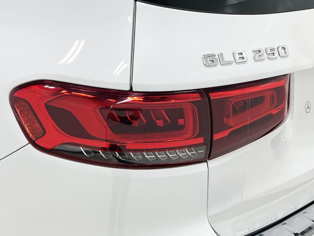 Used 2021 Mercedes-Benz GLB 250 4MATIC image 34