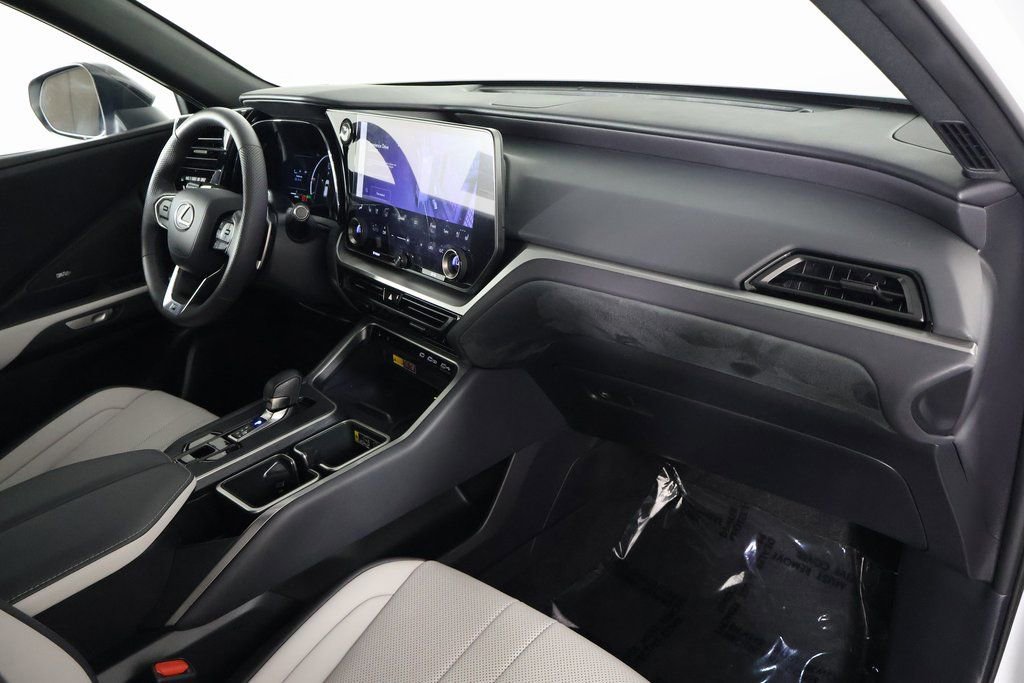 Certified 2025 Lexus TX 500h AWD w/ Technology Package image 9
