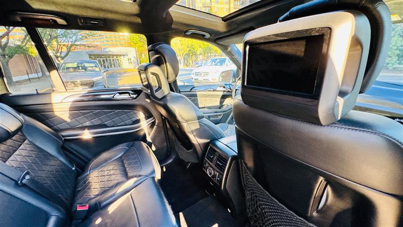 Used 2014 Mercedes-Benz GL 550 4MATIC image 37