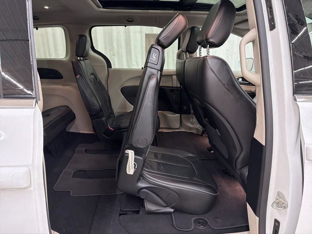 Used 2020 Chrysler Pacifica Limited FWD image 20