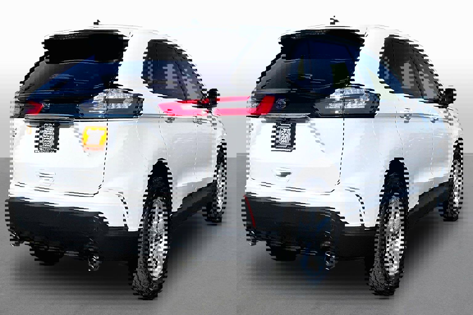 Used 2019 Ford Edge SE w/ SE Fleet Driver's Package image 2