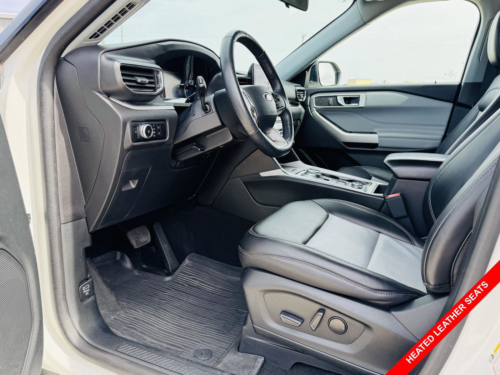 Used 2023 Ford Explorer XLT w/ Equipment Group 202A AWD/4WD image 3