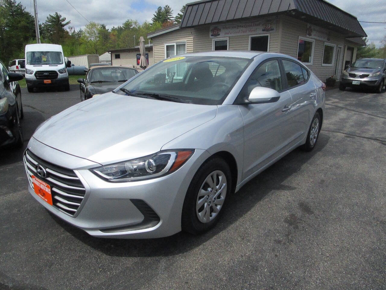 Used 2018 Hyundai Elantra SE image 2