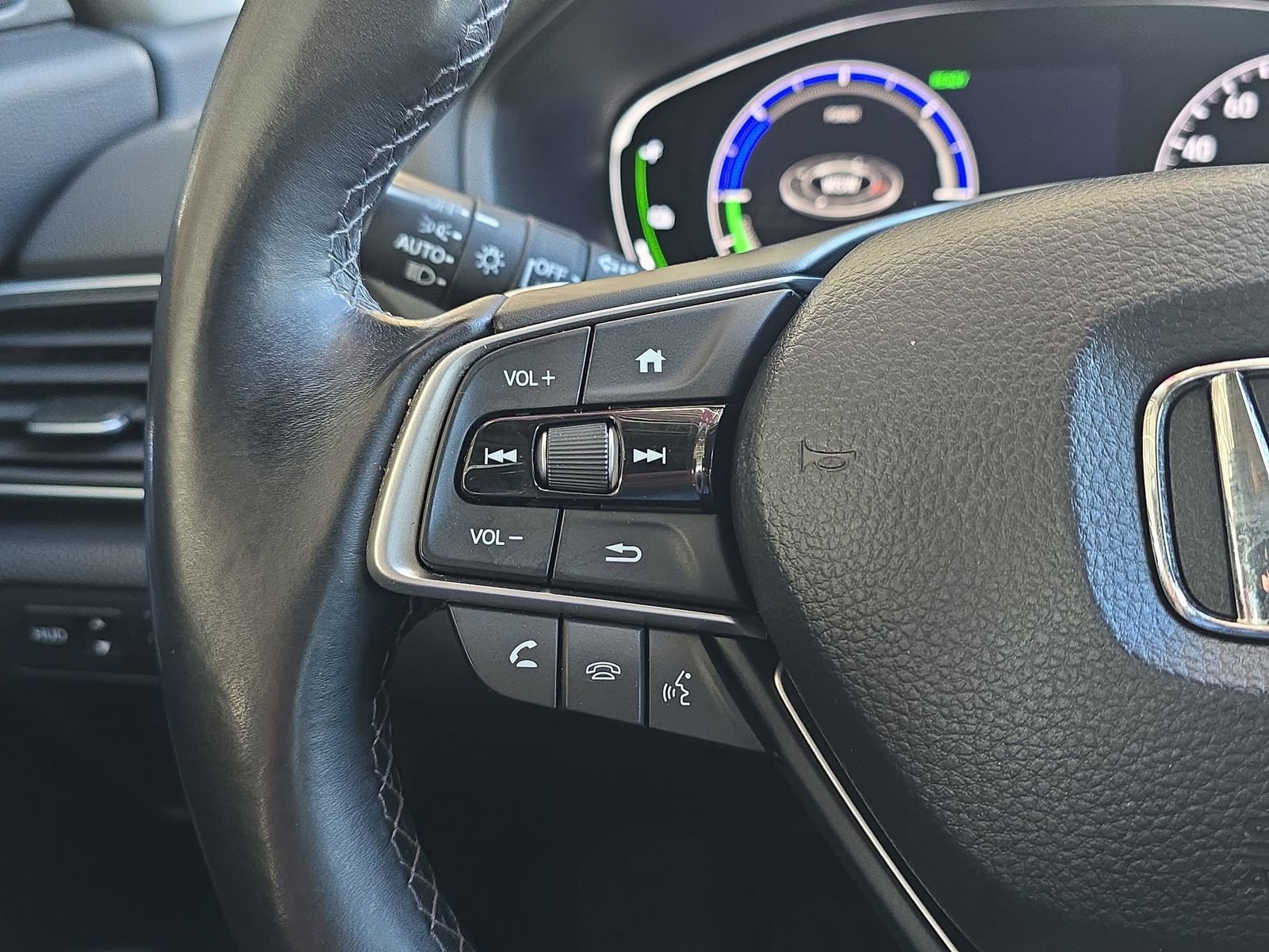 Used 2018 Honda Accord Touring image 19
