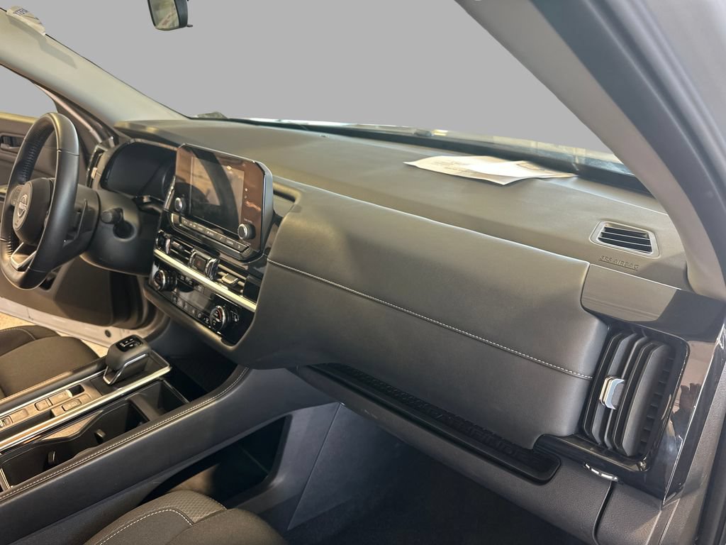 Used 2025 Nissan Pathfinder SV FWD image 23