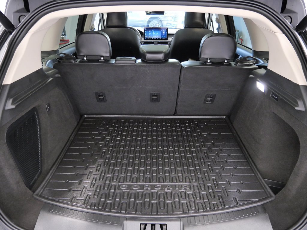Used 2024 Lincoln Corsair AWD w/ Equipment Group 101A image 16