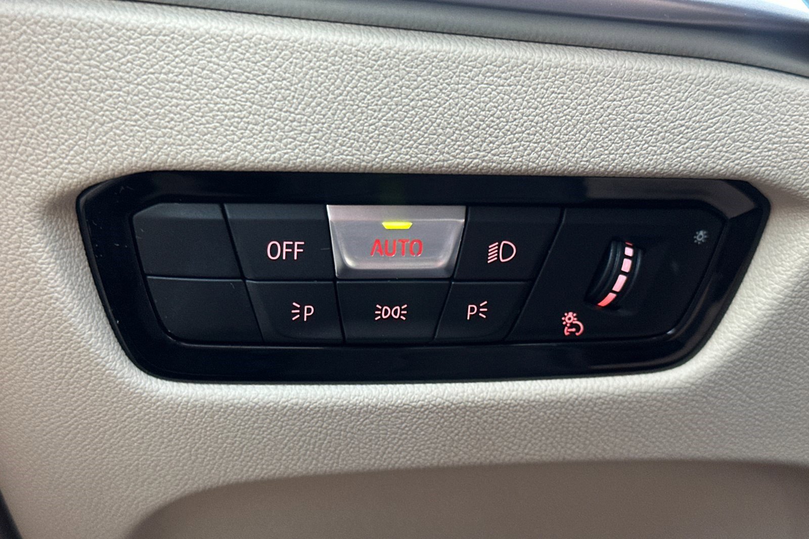 Used 2025 BMW 430i Coupe w/ Convenience Package image 35