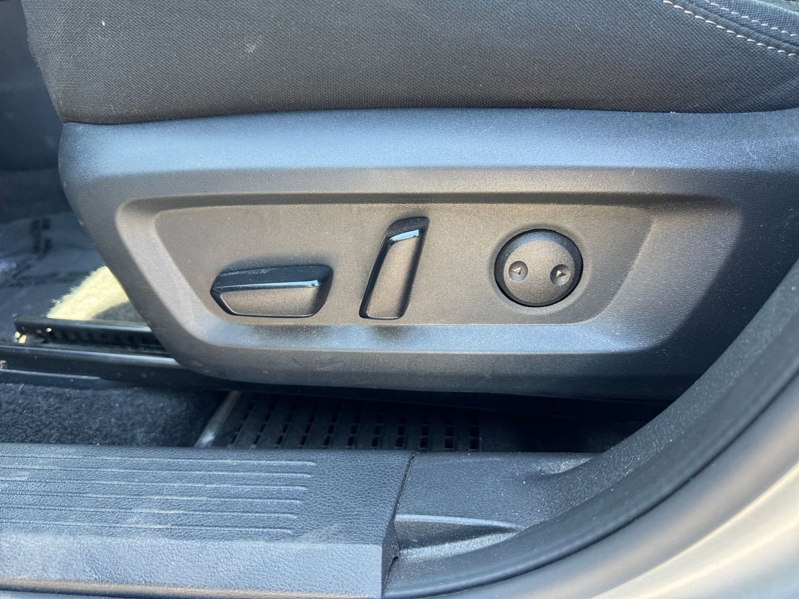 Used 2023 Nissan Rogue SV AWD/4WD image 24