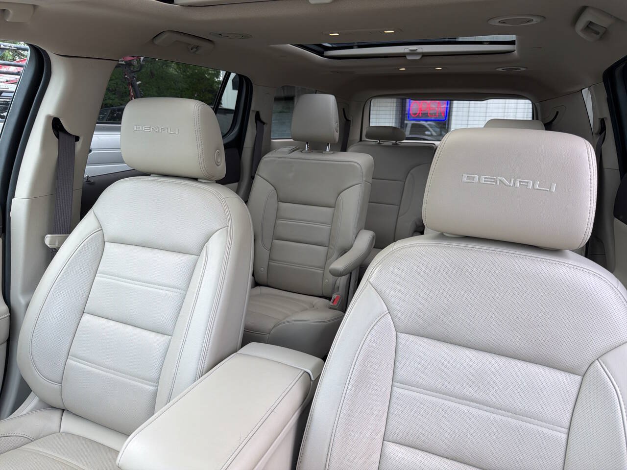 Used 2019 GMC Acadia Denali w/ Technology Package FWD image 22