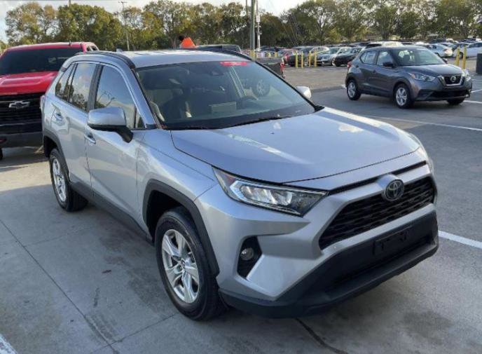 Used 2020 Toyota RAV4 XLE image 3