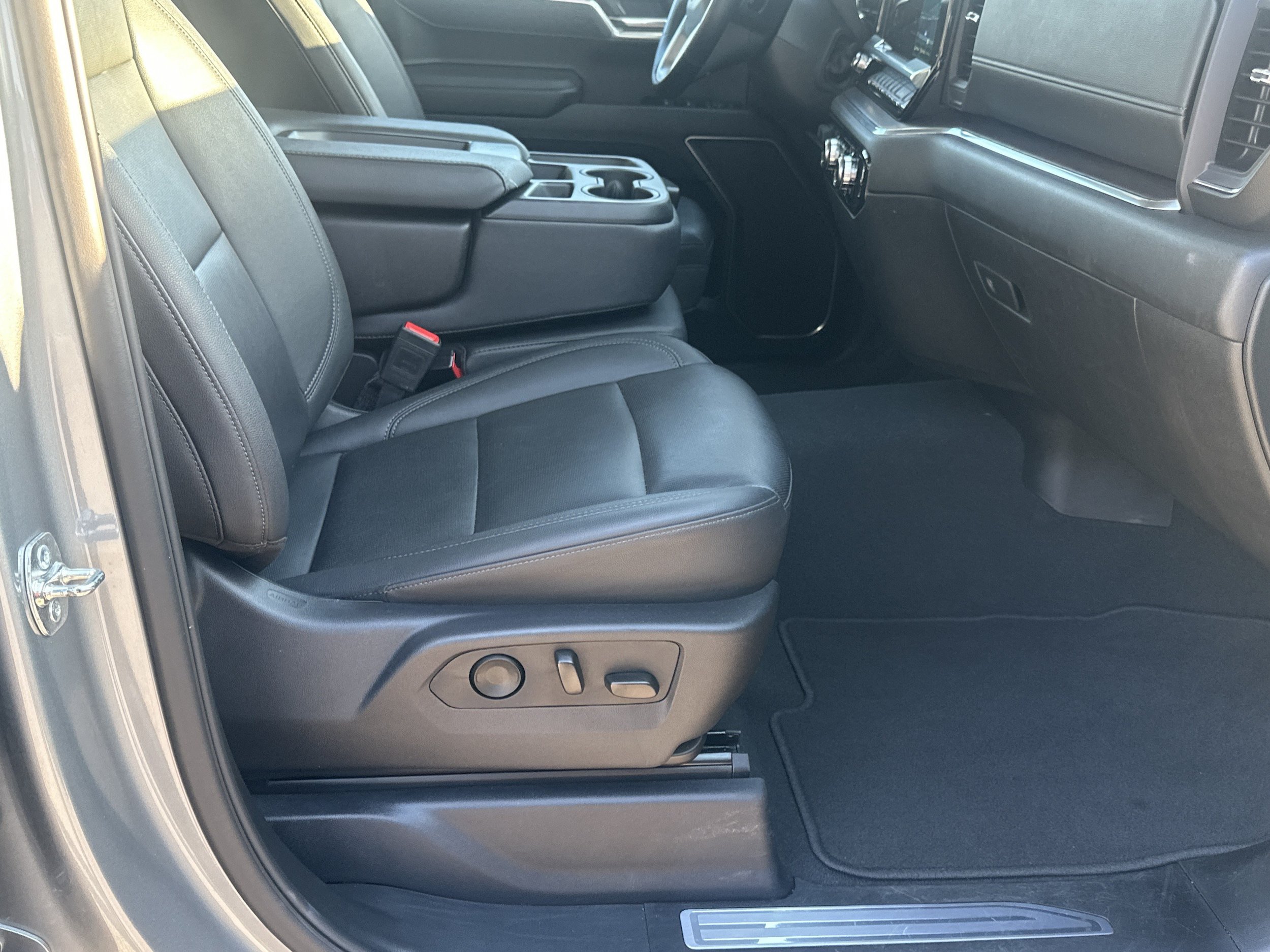 Used 2025 GMC Sierra 1500 SLT RWD image 13