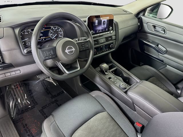 Used 2024 Nissan Pathfinder S image 18