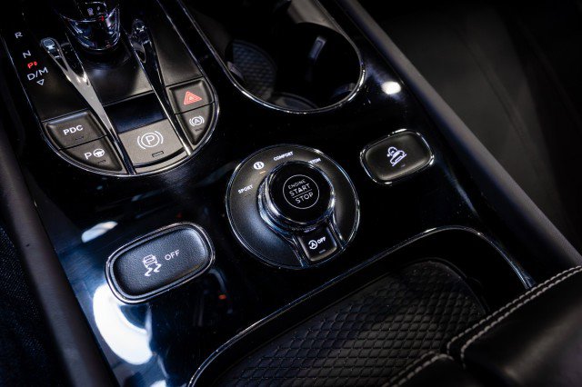 Used 2018 Bentley Bentayga image 40