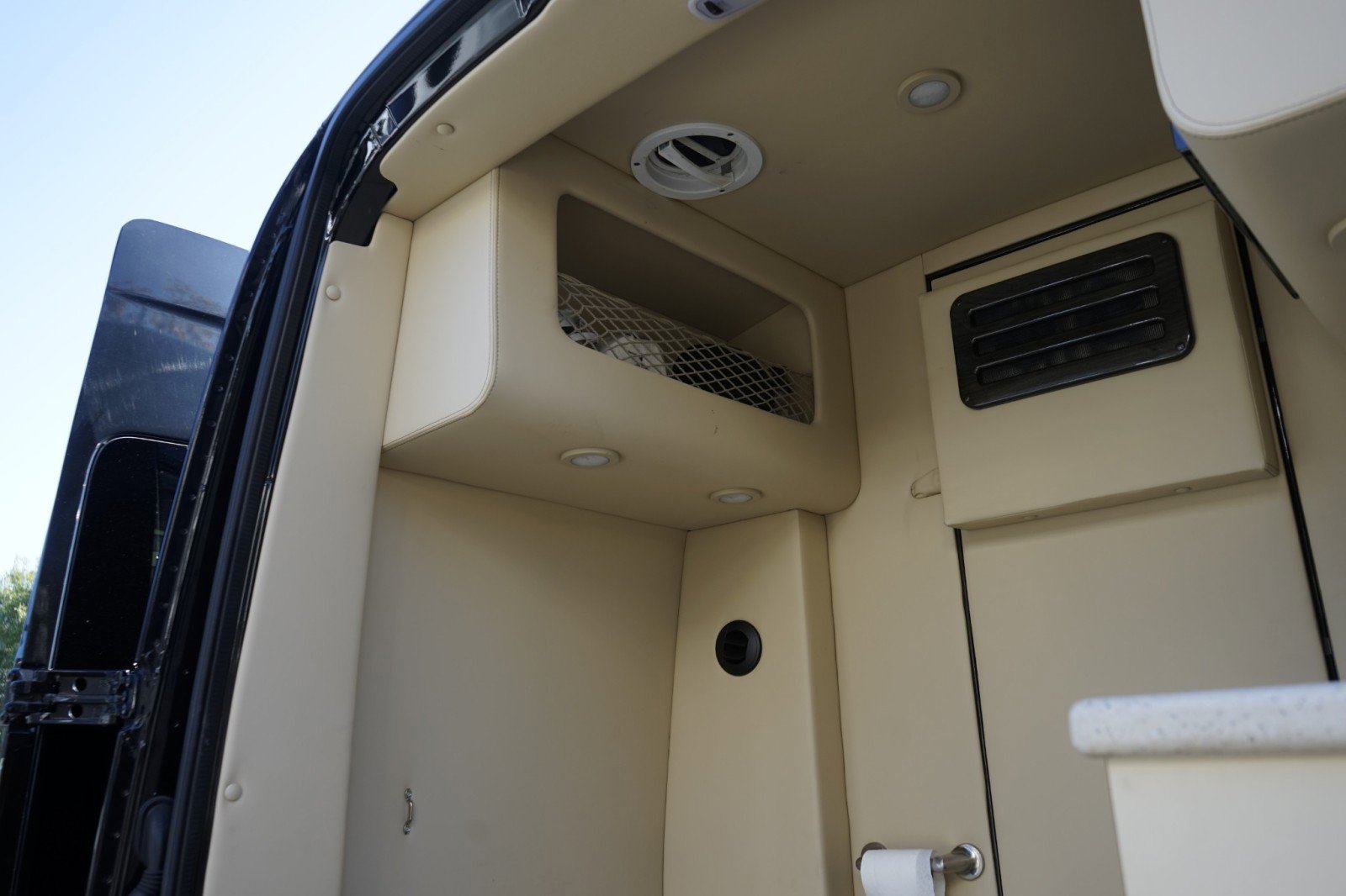 Used 2017 Mercedes-Benz Sprinter 3500 image 35