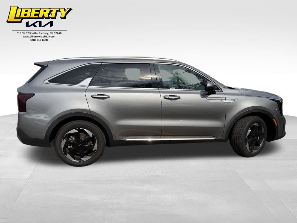 Used 2025 Kia Sorento EX image 8