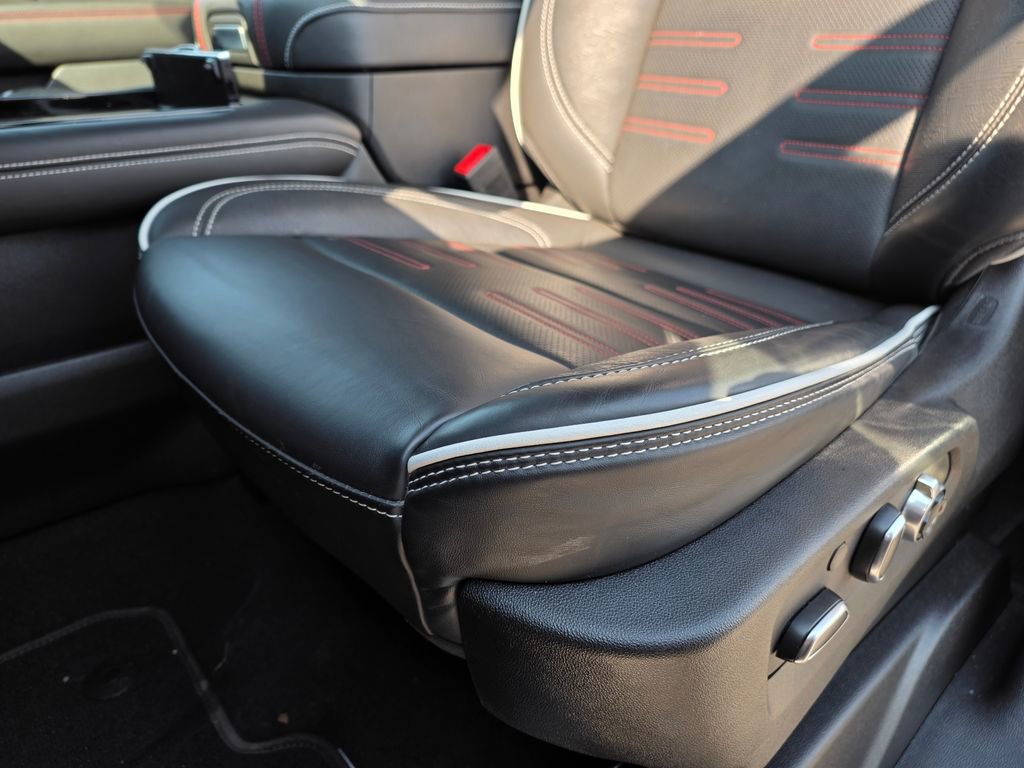 Used 2025 GMC Yukon XL AT4 Ultimate image 22