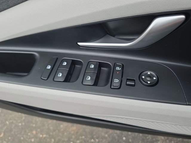 Certified 2024 Hyundai Elantra Limited image 40