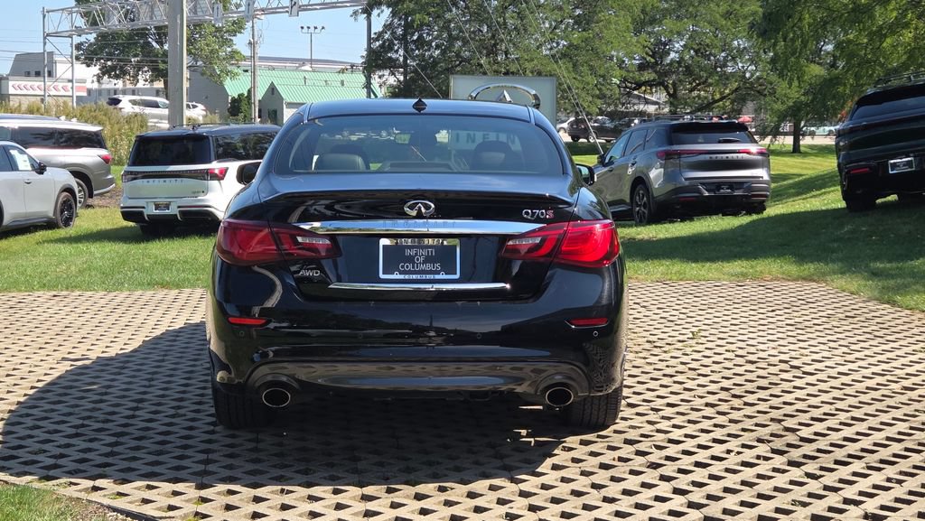Used 2019 INFINITI Q70 Luxe w/ Sport Package AWD/4WD image 9