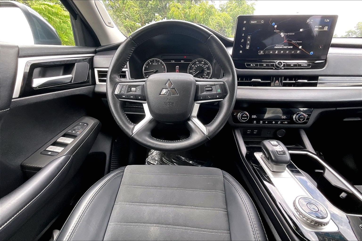 Used 2025 Mitsubishi Outlander SE FWD image 5