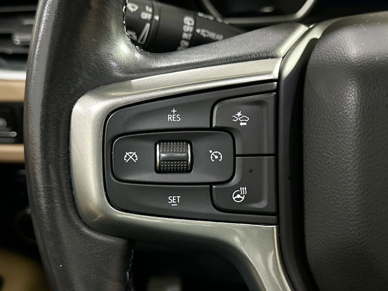 Used 2021 Chevrolet Tahoe Premier w/ Premium Package image 21