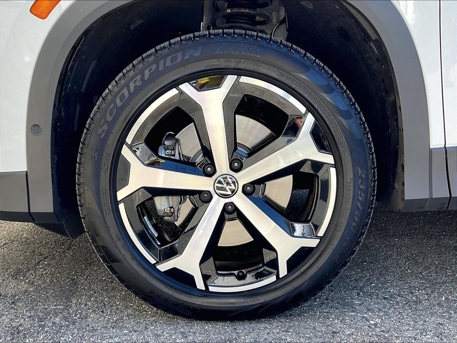 Certified 2025 Volkswagen Tiguan SE AWD/4WD image 8