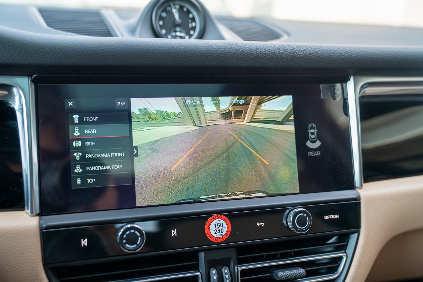 Certified 2025 Porsche Macan image 17