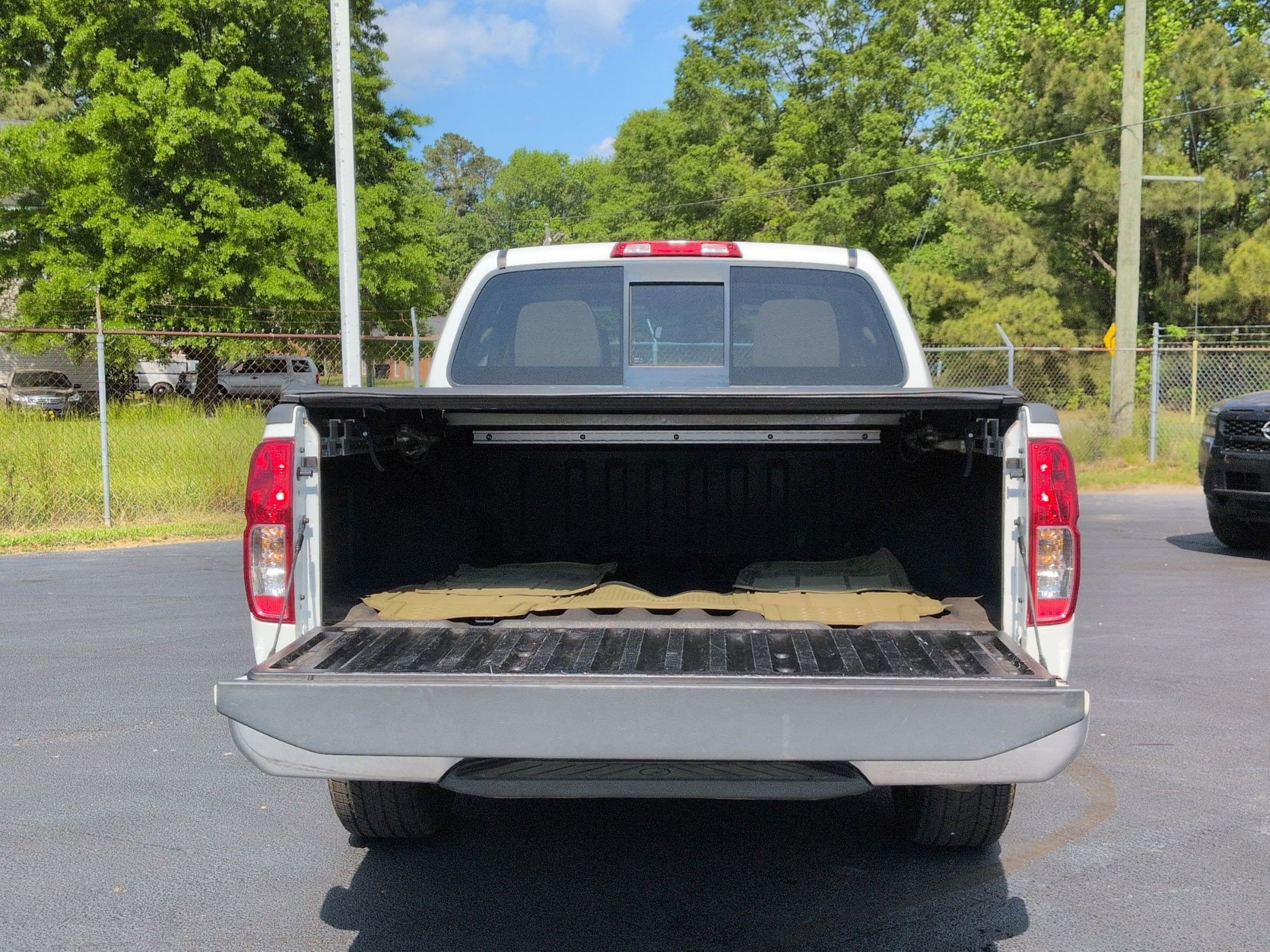 Used 2019 Nissan Frontier SL image 32
