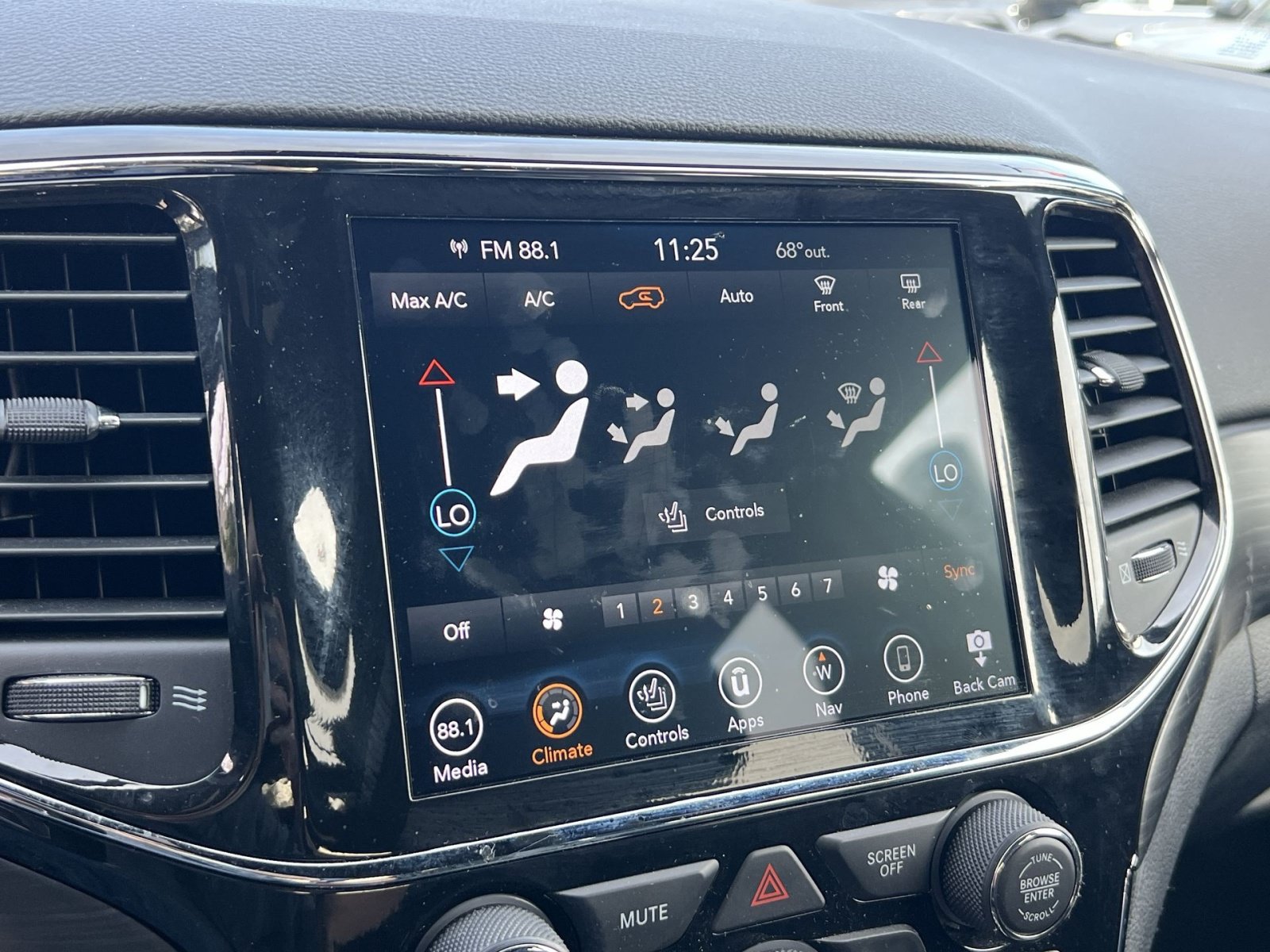 Used 2022 Jeep Grand Cherokee Laredo X AWD/4WD image 21