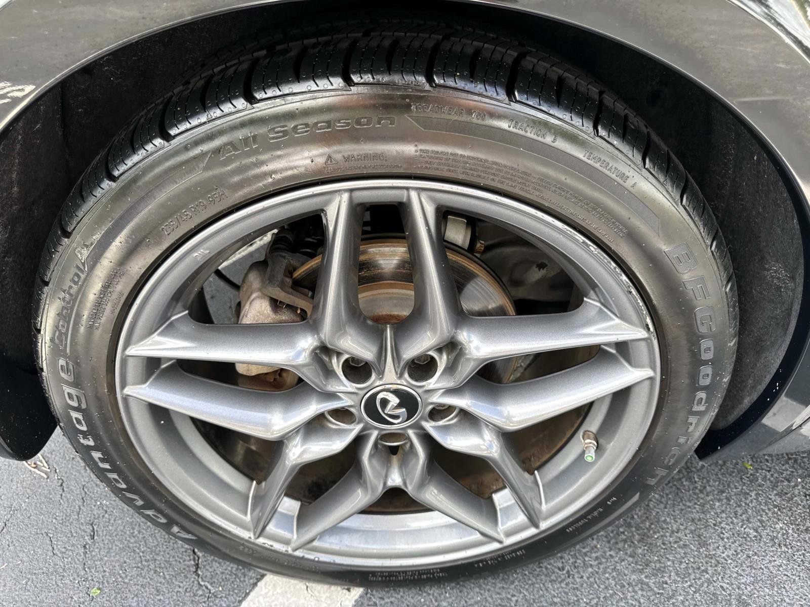 Used 2018 INFINITI QX30 Sport w/ Cargo Package image 30