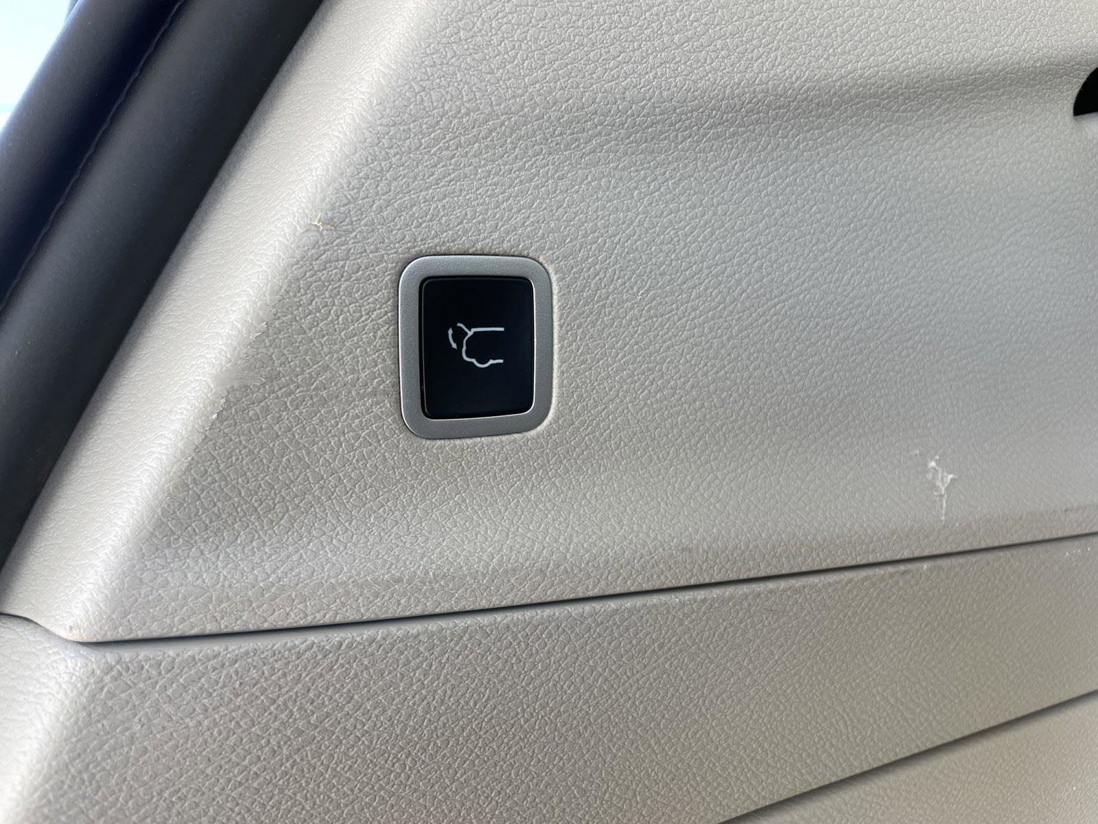 Used 2023 Chrysler Pacifica Touring-L image 48