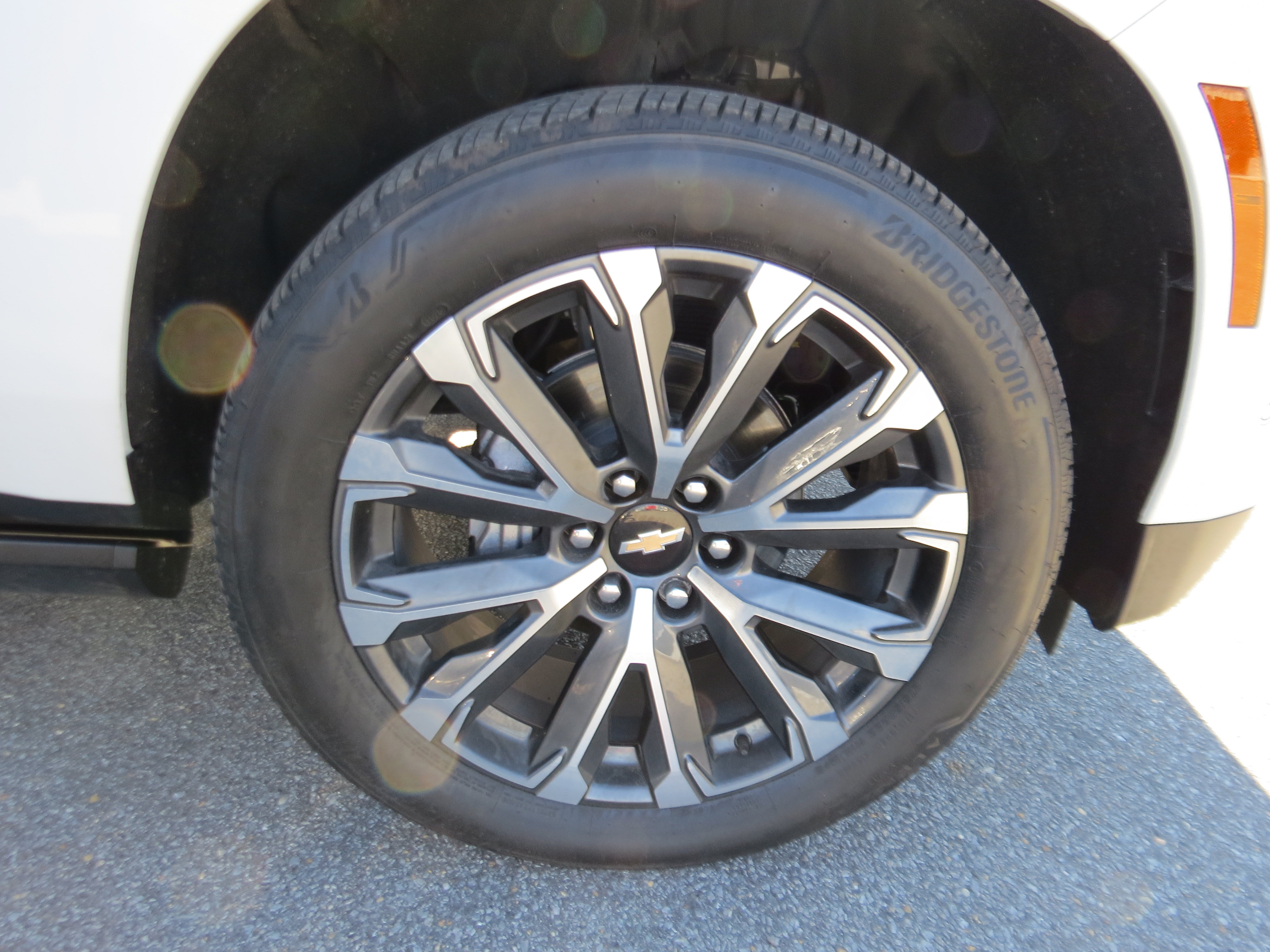 Used 2025 Chevrolet Suburban High Country AWD/4WD image 11